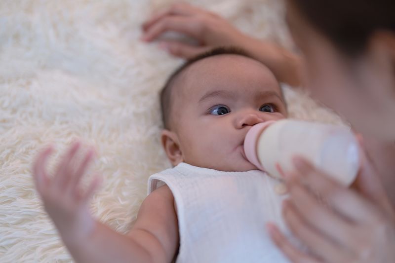 विशेषज्ञ से पूछें: गाय का दूध 1 वर्ष से कम उम्र के बच्चों के लिए हानिकारक है