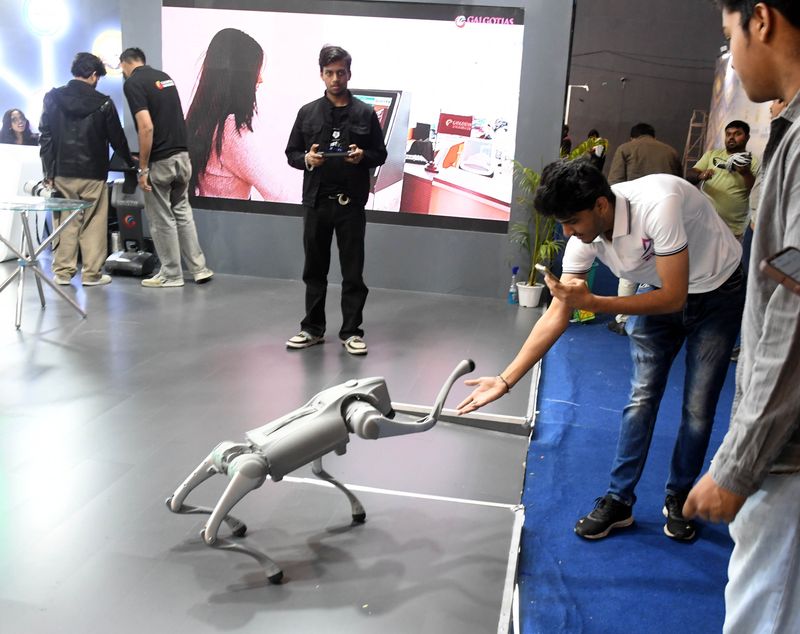 मेड इन चाइना: रोबोटिक कुत्ते पर विवाद आंखें खोलने वाला है