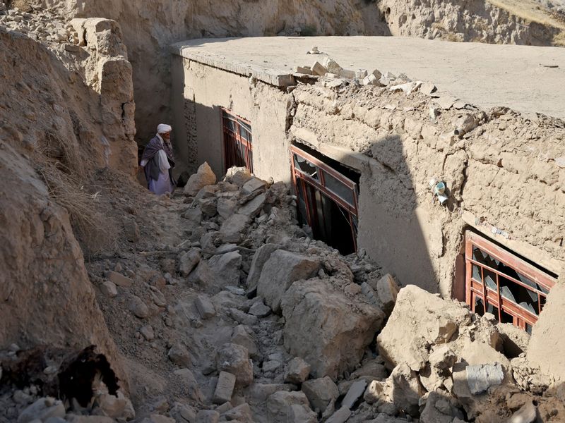 पाकिस्तान ने अफगानिस्तान के पक्तिका में धार्मिक मदरसे पर हमला किया