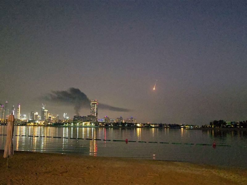 दुबई हवाईअड्डे पर ईरानी ड्रोन ने हमला किया, चार घायल