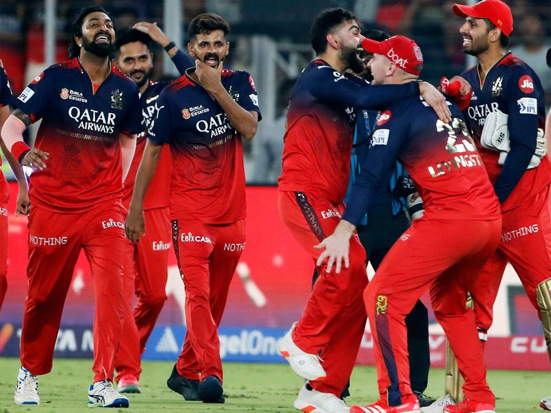 पिछले साल जान गंवाने वाले प्रशंसकों को श्रद्धांजलि देगी आरसीबी; खिलाड़ियों को जर्सी नंबर 11 पहनना होगा – द ट्रिब्यून