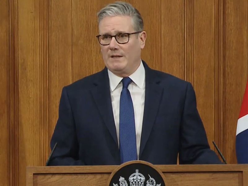 पश्चिम एशिया संकट के बीच ब्रिटेन के प्रधानमंत्री ने कहा, “हम तनाव कम करना चाहते हैं, होर्मुज जलडमरूमध्य को खोलना चाहते हैं।”