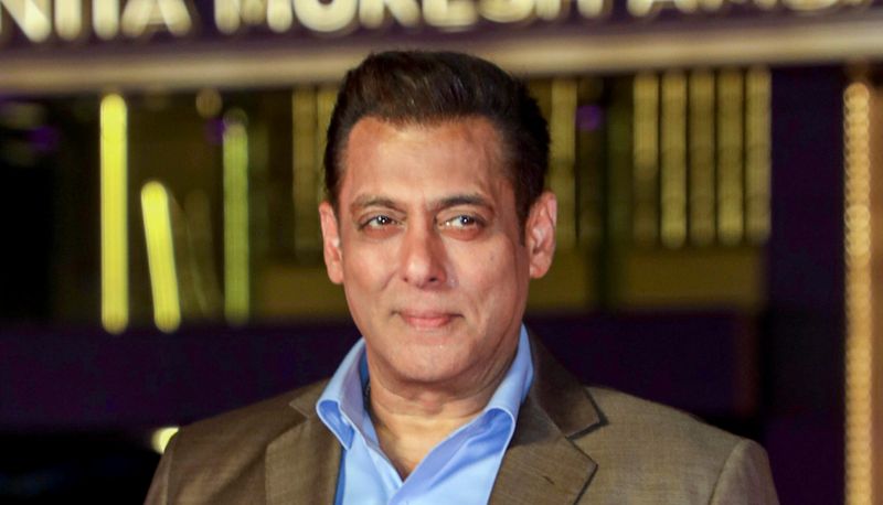 कॉमेडियन की वित्तीय परेशानियों पर अवॉर्ड शो में चुटकी लेने के बाद सलमान खान ने राजपाल यादव का समर्थन किया