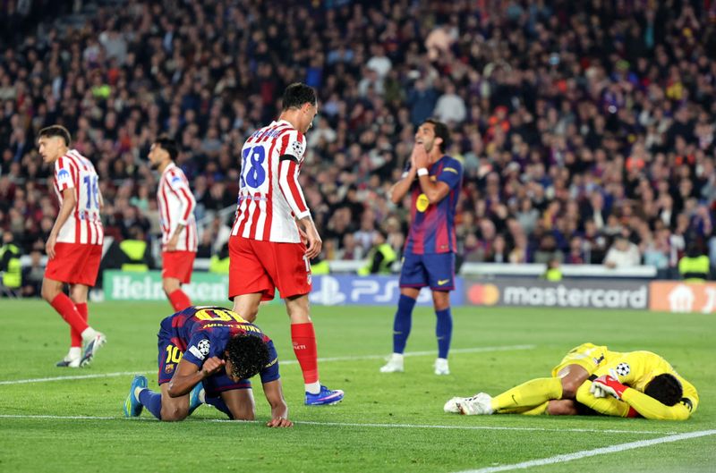 रेड कार्ड के कारण एटलेटिको पर कब्ज़ा होने से बार्सिलोना का दबदबा ख़त्म हो गया – द ट्रिब्यून