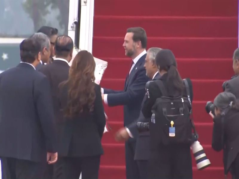 तेल और पानी: युद्धविराम के लिए अमेरिकी टीम पाक पहुंची, होर्मुज ने ईरान से की बातचीत