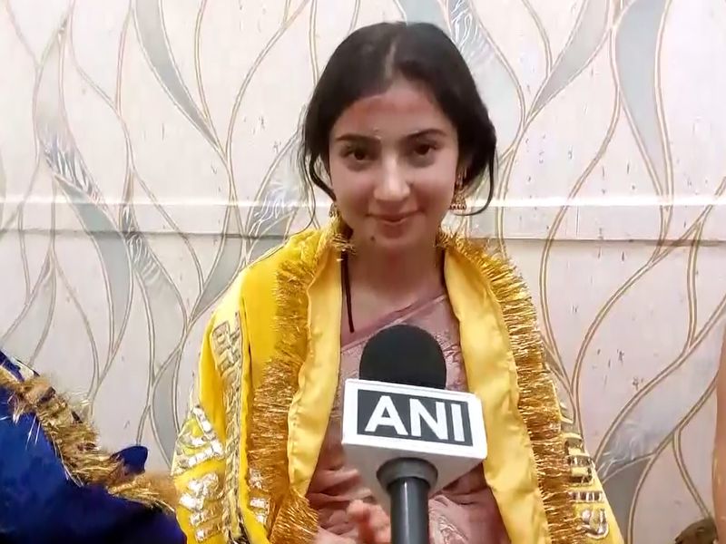 Sara Arjun visits Mahakaleshwar Temple, attends Bhasma Aarti in Ujjain