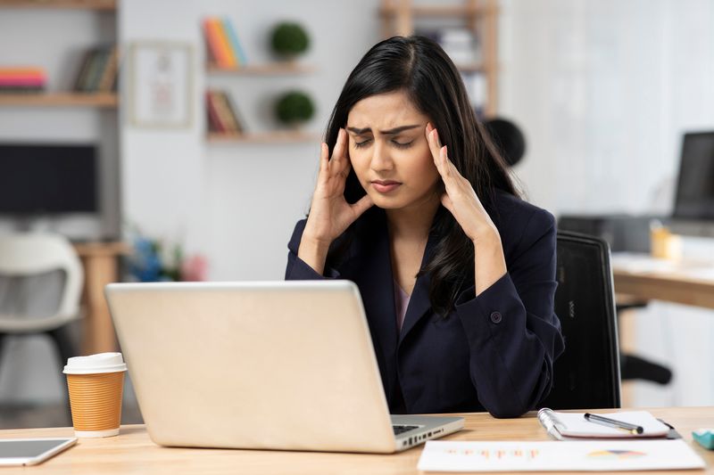 विशेषज्ञों का कहना है कि 20 साल की उम्र में महिलाओं में हार्मोनल असंतुलन, प्रजनन संबंधी समस्याएं बढ़ रही हैं