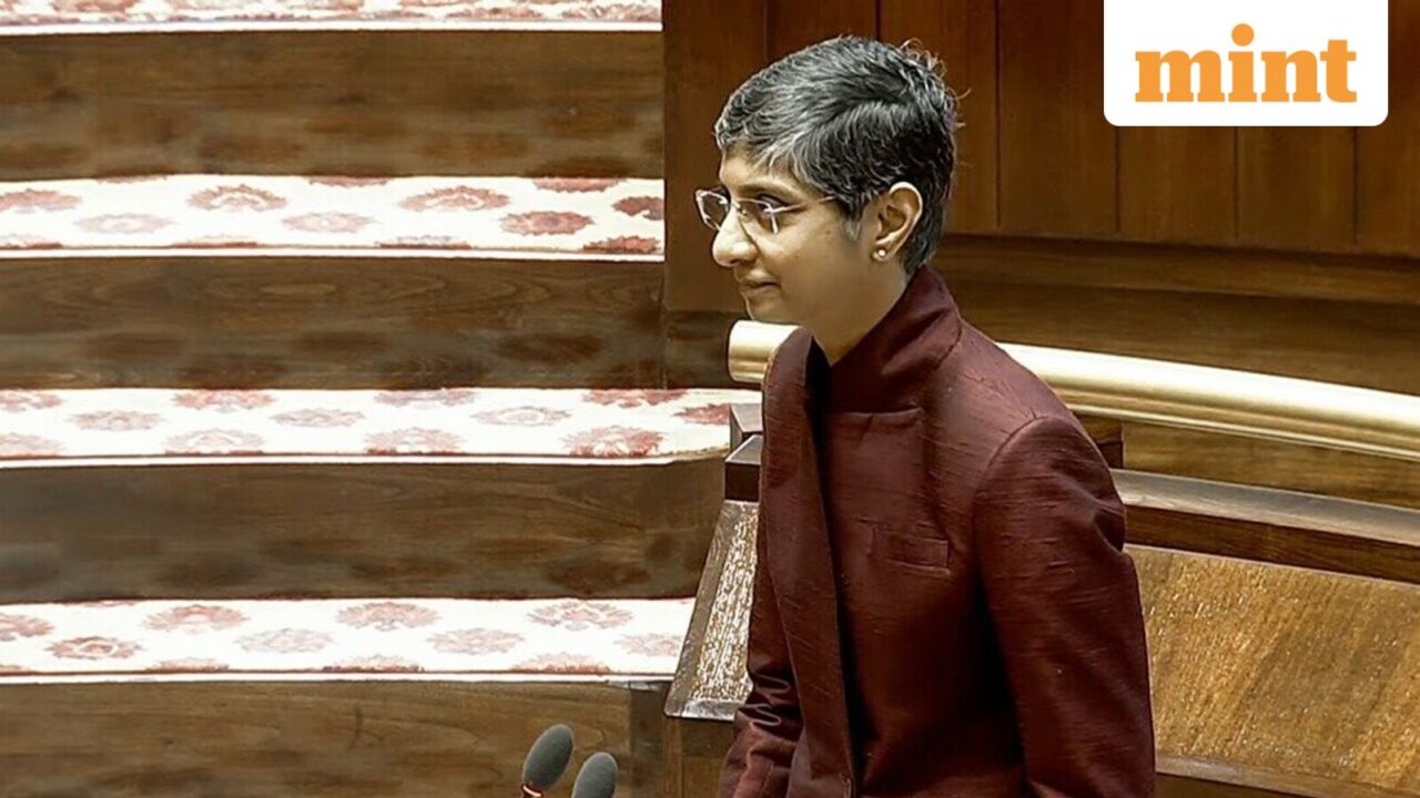 रचा इतिहास: मेनका गुरुस्वामी भारत की पहली खुलेआम समलैंगिक सांसद बनीं