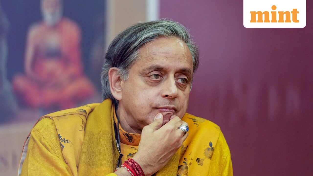 ‘राजनीतिक विमुद्रीकरण – ऐसा मत करो’: परिसीमन विधेयक पर शशि थरूर ने सरकार पर निशाना साधा