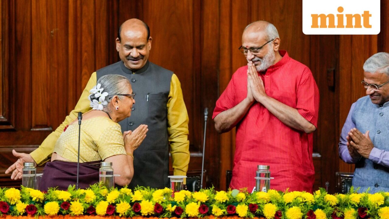 10 राज्यों में द्विवार्षिक चुनावों के बाद 19 नए सांसदों के शपथ लेने के बाद शरद पवार राज्यसभा में लौट आए