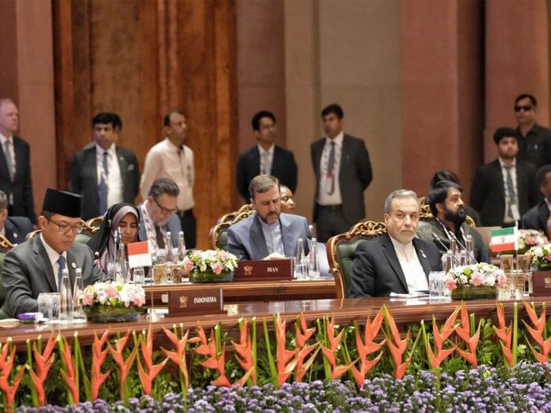 ब्रिक्स बैठक के मौके पर ईरान के विदेश मंत्री अराघची ने कहा, “देश स्वीकार करते हैं कि ईरान युद्ध का विजेता है।”