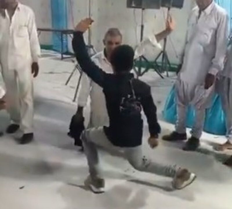 ‘अजीब तरह से आरामदायक’: आनंद महिंद्रा ने दादा द्वारा पोते को लोक नृत्य सिखाते हुए क्लिप साझा करने के बाद कहा