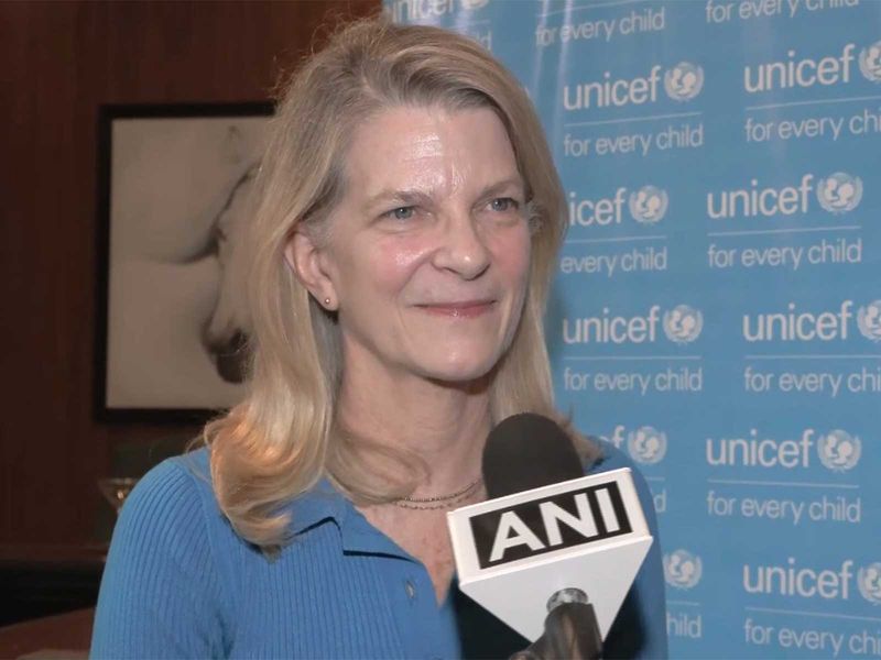 “बच्चे को हर चीज़ की ज़रूरत है”: यूनिसेफ के भारत प्रमुख मैककैफ़्री ने बाल कल्याण पर छत्तीसगढ़ के फोकस की सराहना की
