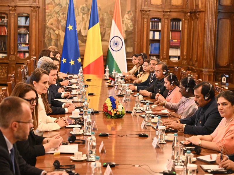 भारत-रोमानिया ने अगले तीन वर्षों में द्विपक्षीय व्यापार दोगुना करने का लक्ष्य रखा, राष्ट्रपति द्रौपदी मुर्मू की यात्रा के दौरान तीन समझौता ज्ञापनों पर हस्ताक्षर